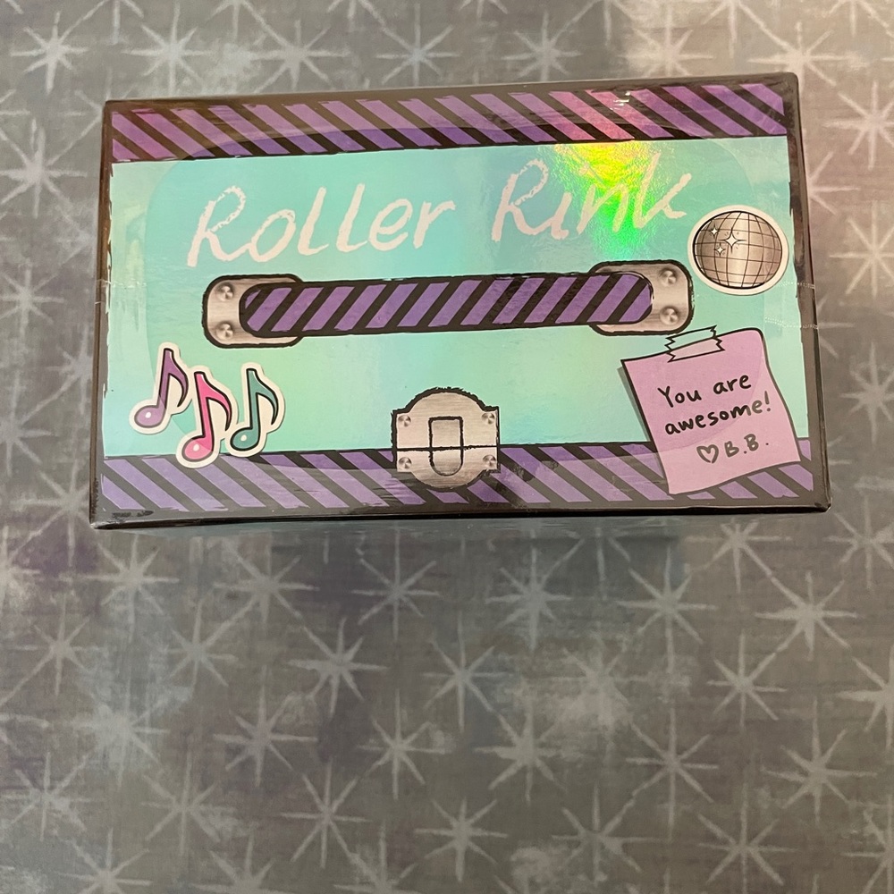 NEW!!! LOL Surprise with Rolled Rink - Picture 2 of 3